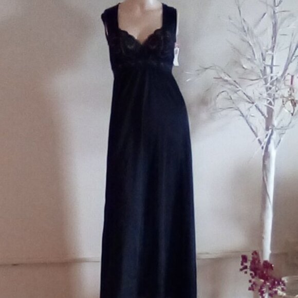 Olga Vintage NWT Black Long Flowing  Negligee Size M And Vanity Fair Negligee 36 - Picture 2 of 15